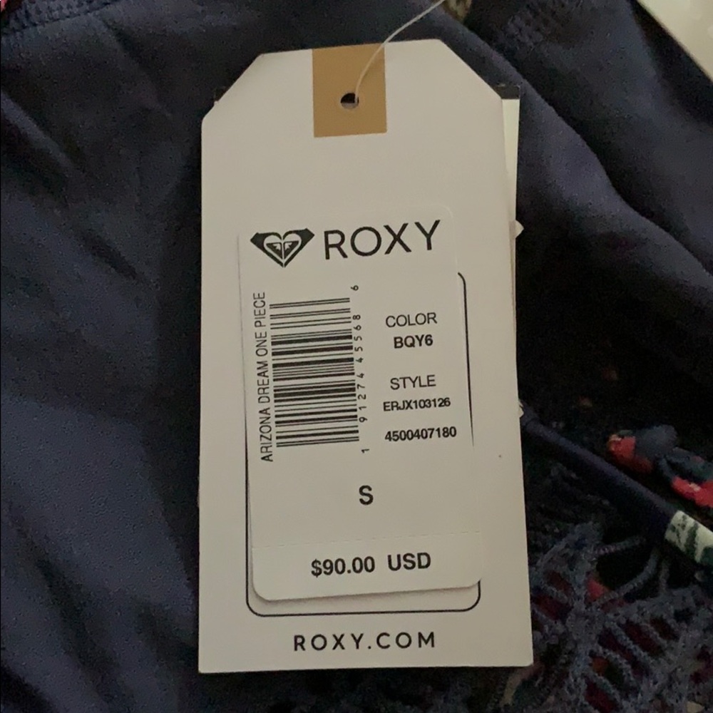 Roxy - Picture 3 of 4